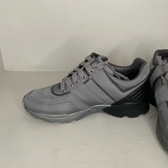 CHANEL Sneakers Size 7 - Picture 8 of 11